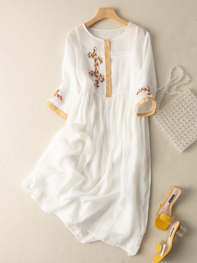 Robe midi bohème avec broderie florale – Style décontracté et élégant