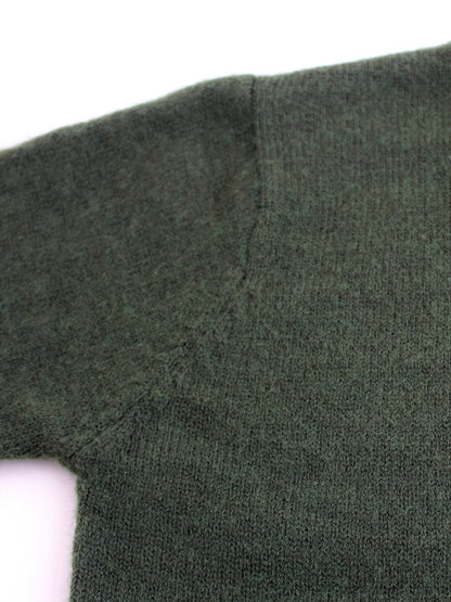 Women's ribbed sweater with striped cuffs - Modern and comfortable