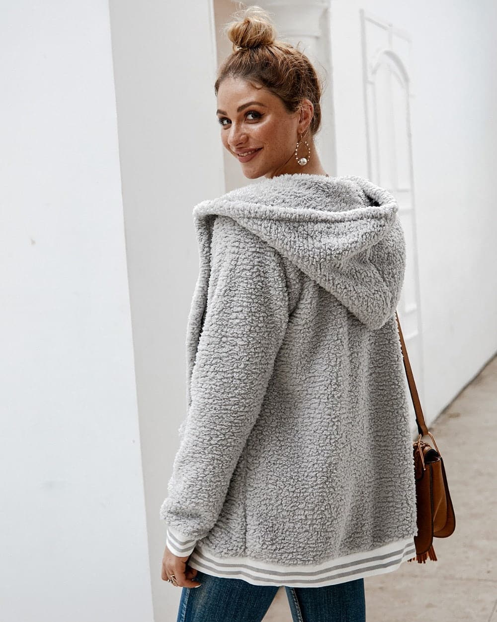 Veste Longue en Fourrure Tendance Femme pour l’Hiver – Élégante et Confortable