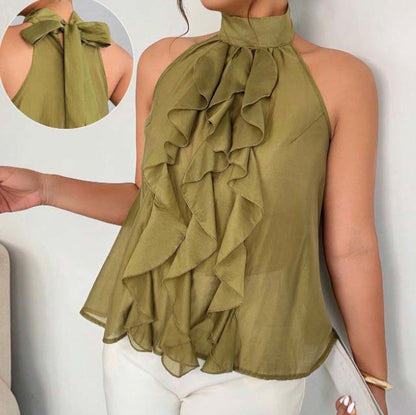 Top donna taglia grande con collo halter e orlo volant.