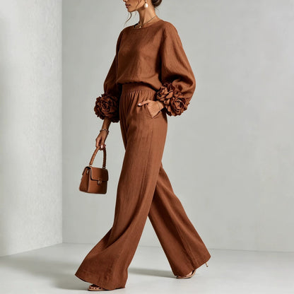 Women's outfit with floral-cuff top and wide-leg trousers – Casual chic
