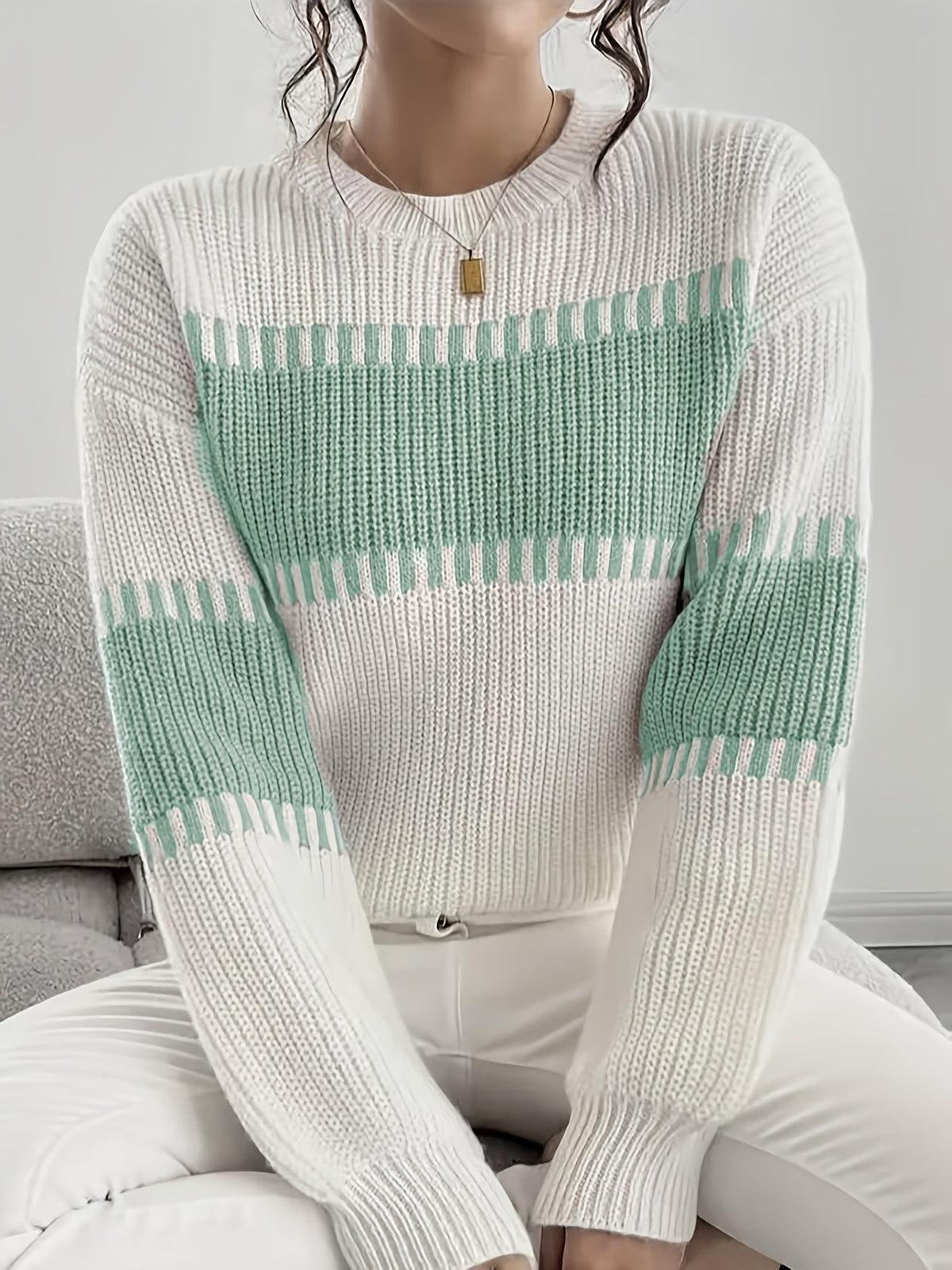 Women's color-block striped sweater – Trendy and soft