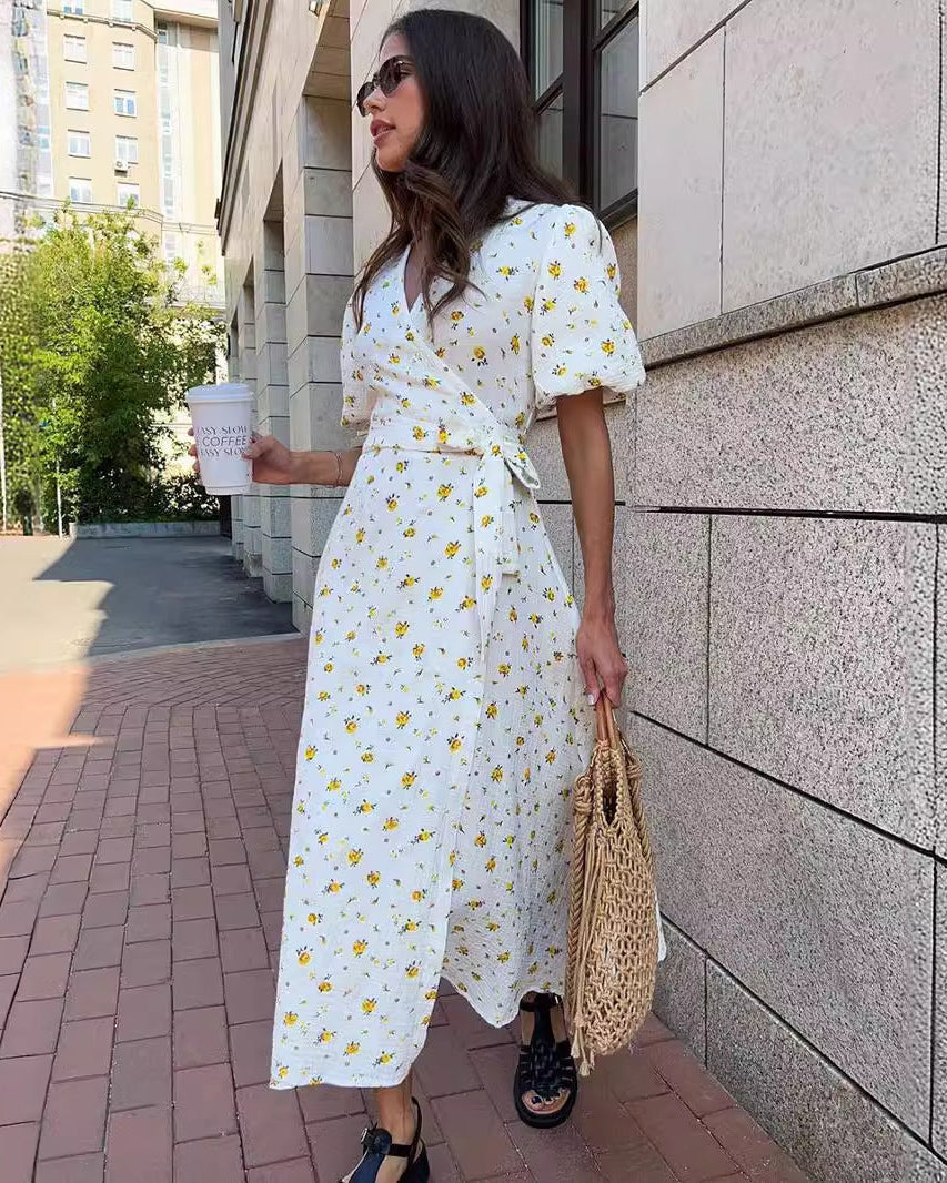 Robe longue fleurie femme – Col V et lien à nouer sur le devant