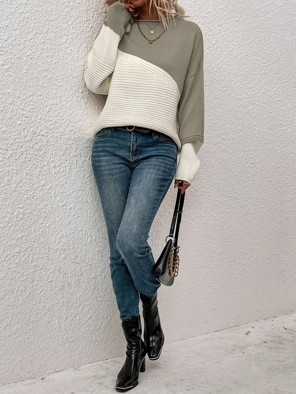 Women's relaxed-fit color-block sweater - Modern and soft