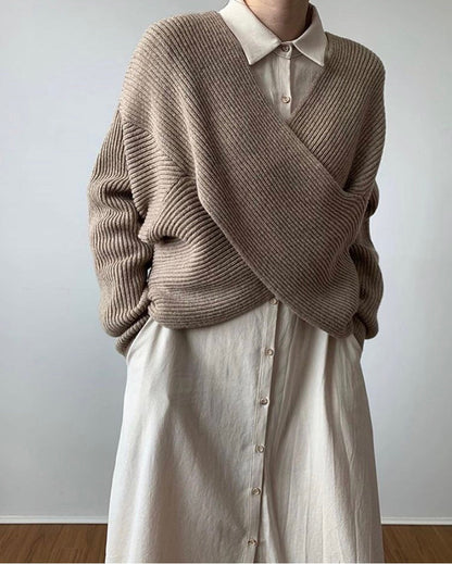 Women's cross-knit sweater - Elegant and comfortable