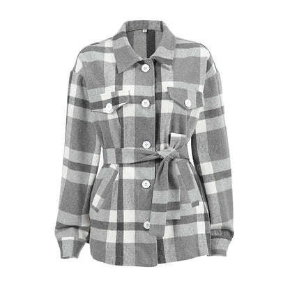 Women’s plaid coat with a wide tie collar – Chic and cozy