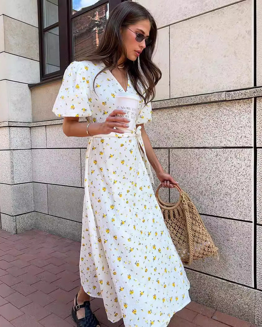Robe longue fleurie femme – Col V et lien à nouer sur le devant