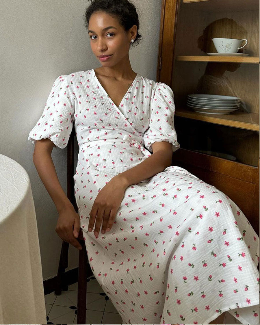Robe longue fleurie femme – Col V et lien à nouer sur le devant