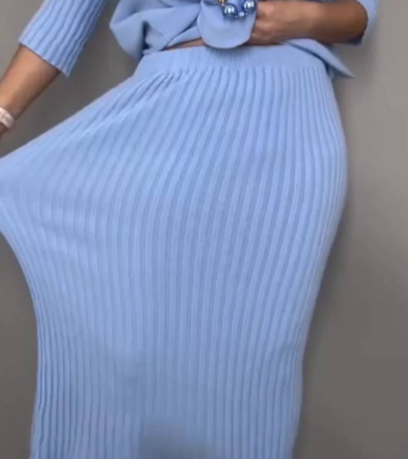 Ensemble Tricot Élégant Femme – Pull Col Roulé Côtelé et Jupe Midi