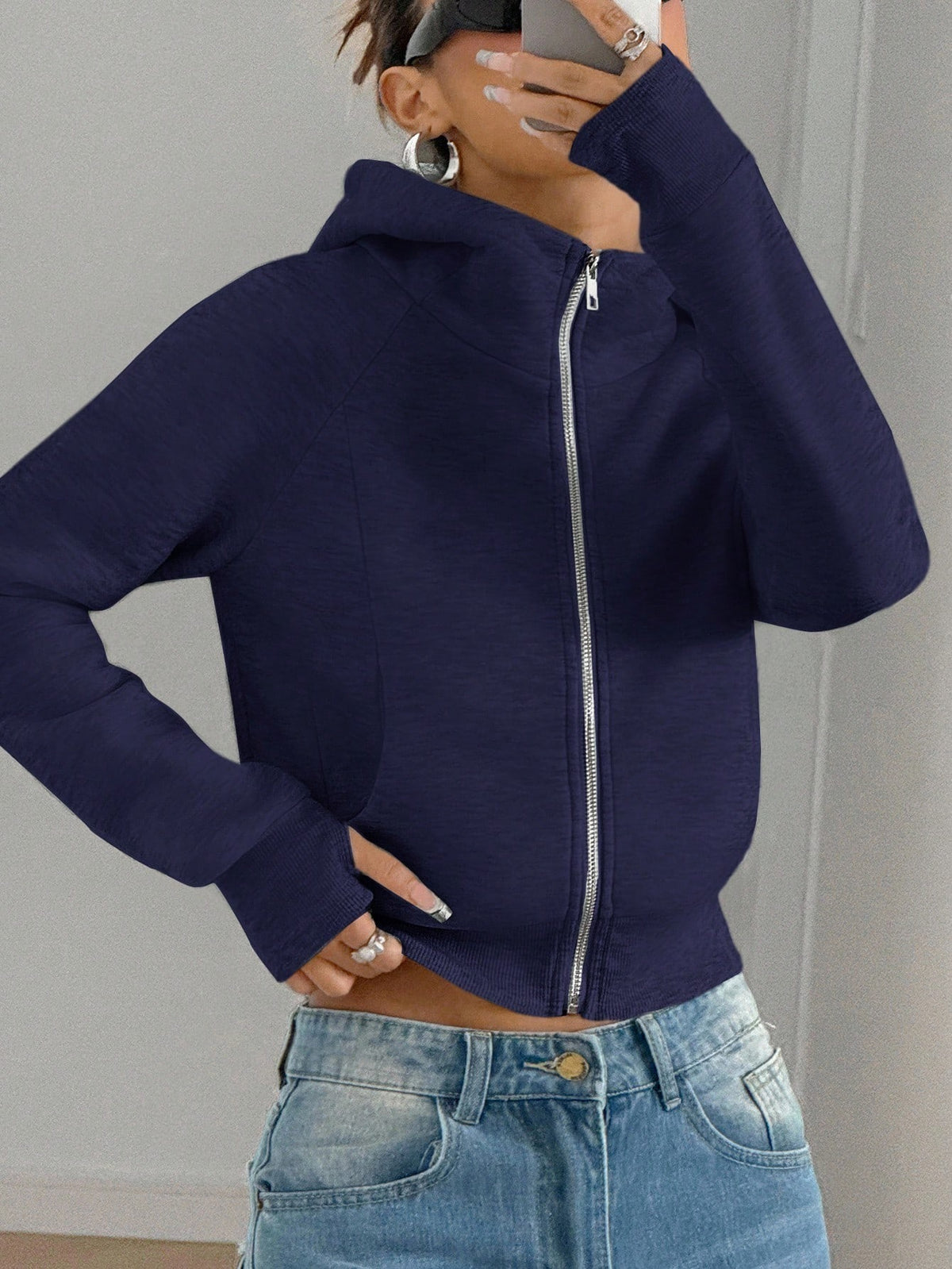 Sweat court femme a capuche uni - Decontracte et confortable