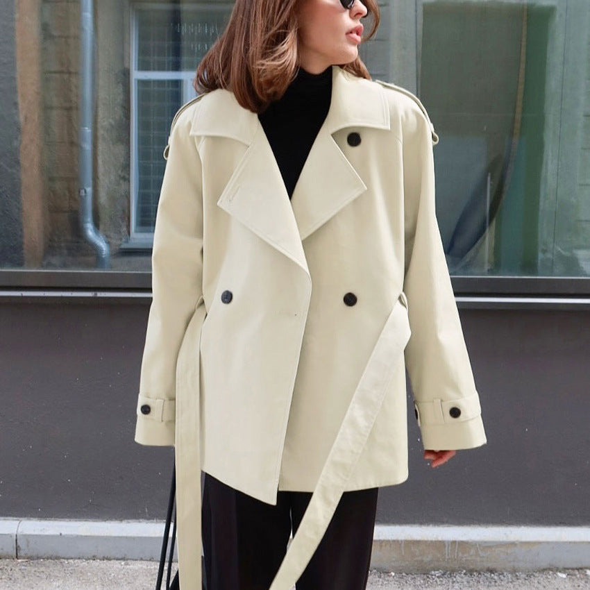 Loose-fitting women's trench coat with belt - Elegant and timeless