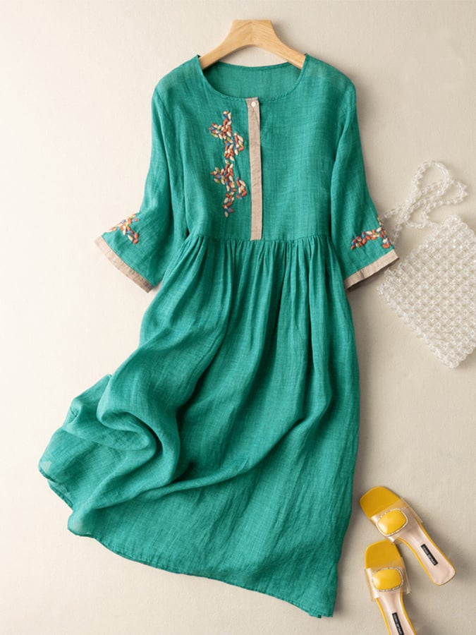 Robe midi bohème avec broderie florale – Style décontracté et élégant
