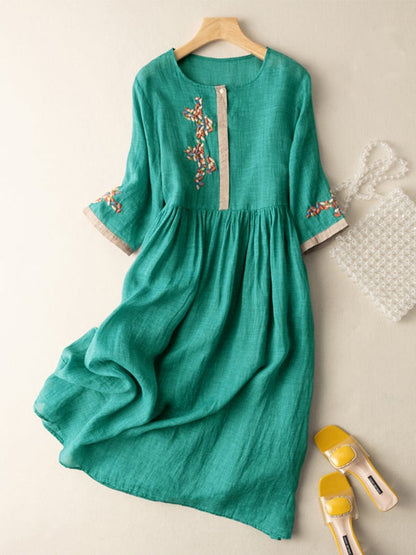 Robe midi bohème avec broderie florale – Style décontracté et élégant