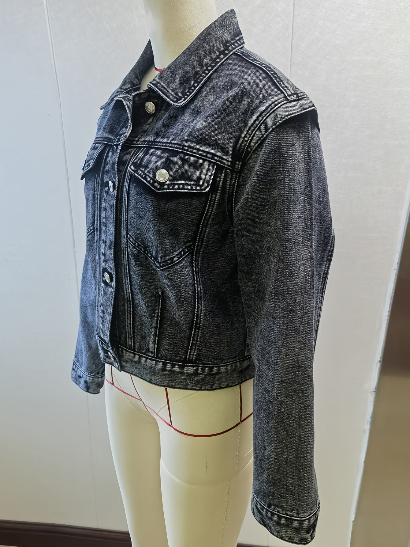 Vintage washed denim jacket for women – Short casual style with long sleeves