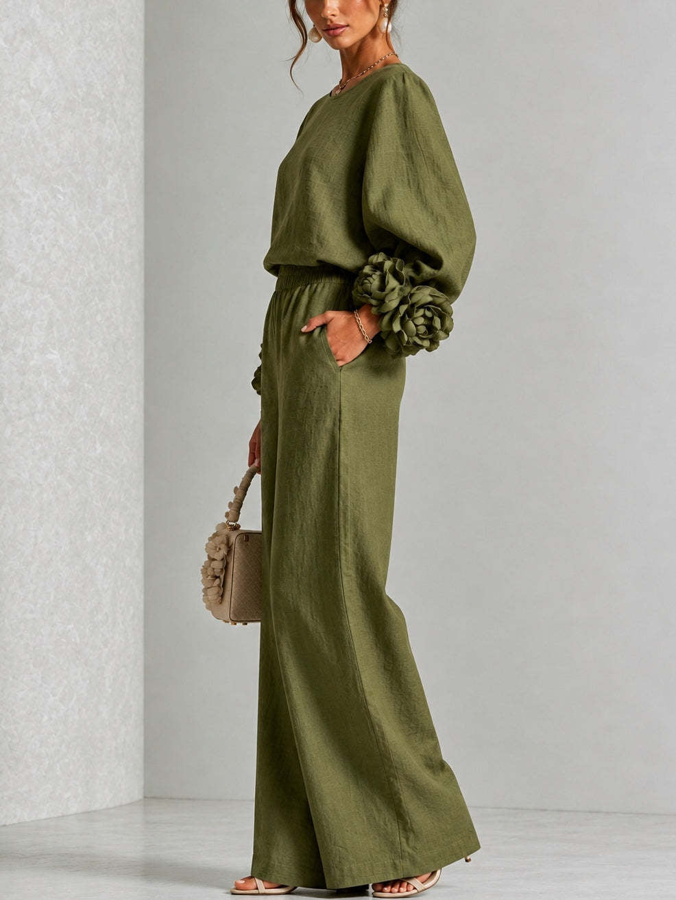 Women's outfit with floral-cuff top and wide-leg trousers – Casual chic