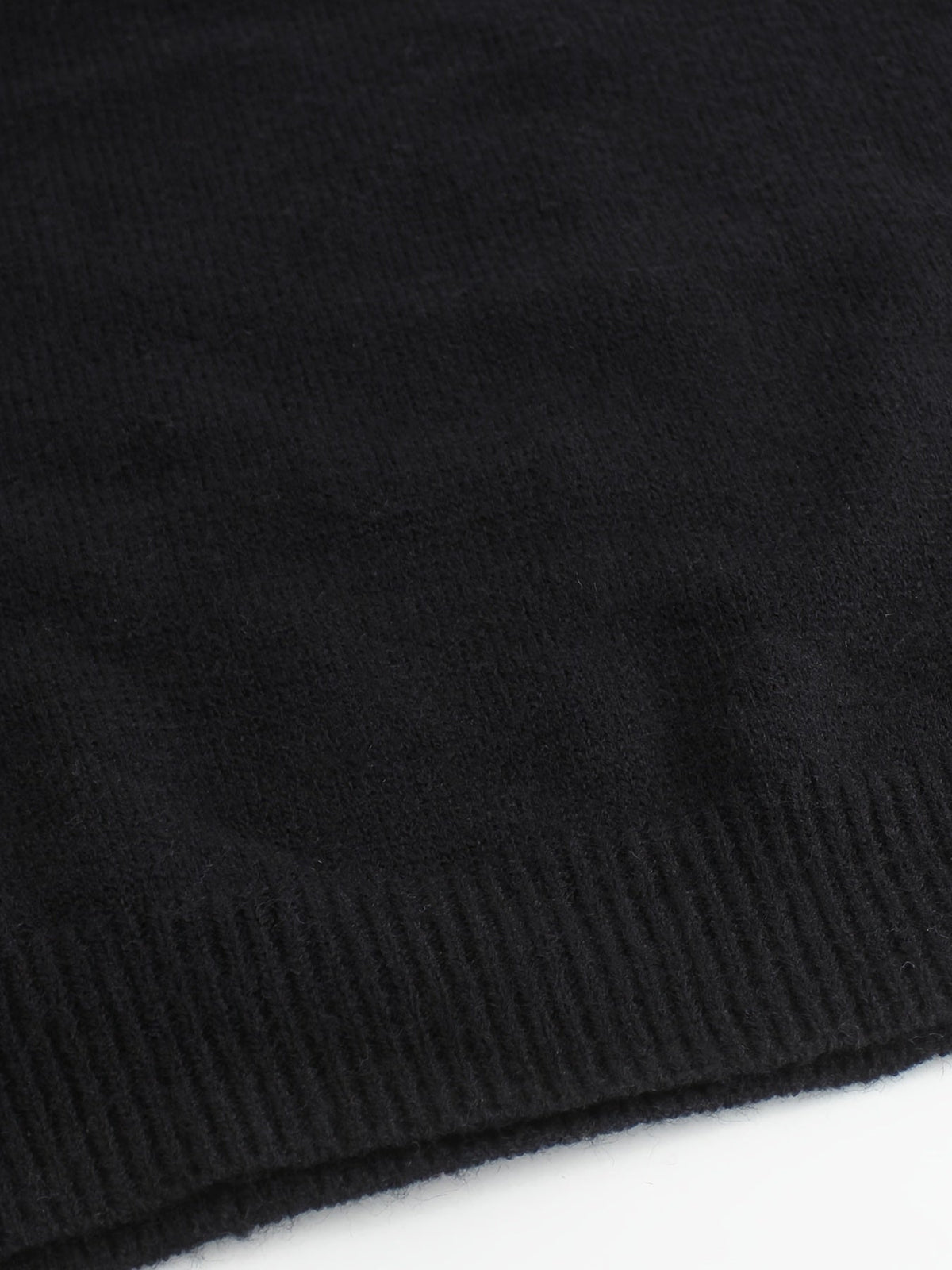 Women's ribbed sweater with striped cuffs - Modern and comfortable