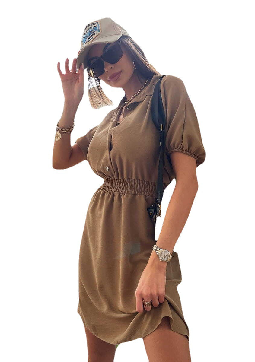 Vestido de mujer con cuello de solapa y cintura marcada