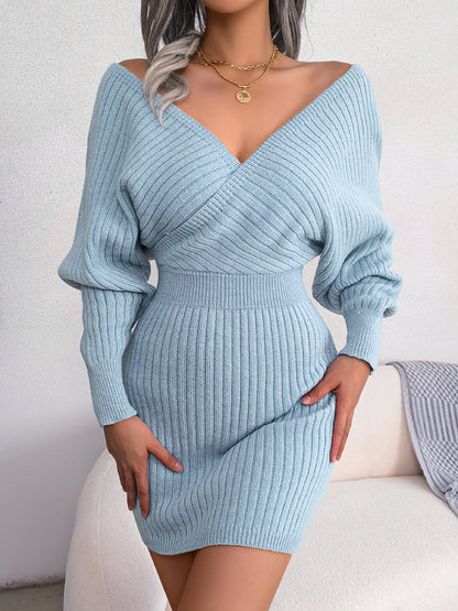 Vestido ajustado de mujer con cuello en V cruzado