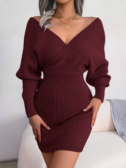 Vestido ajustado de mujer con cuello en V cruzado