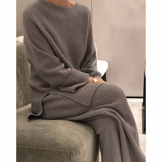 Ensemble tricoté deux pièces pour femme – Élégance et confort à la maison