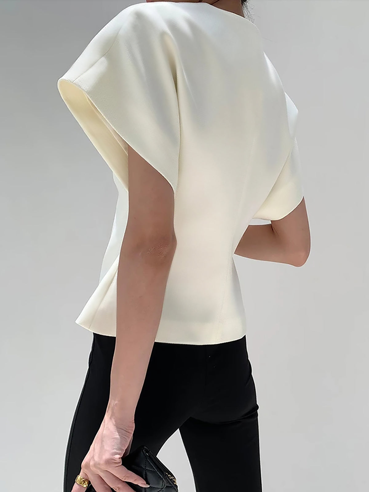 Top da donna con scollo a V elegante - Fluido e raffinato