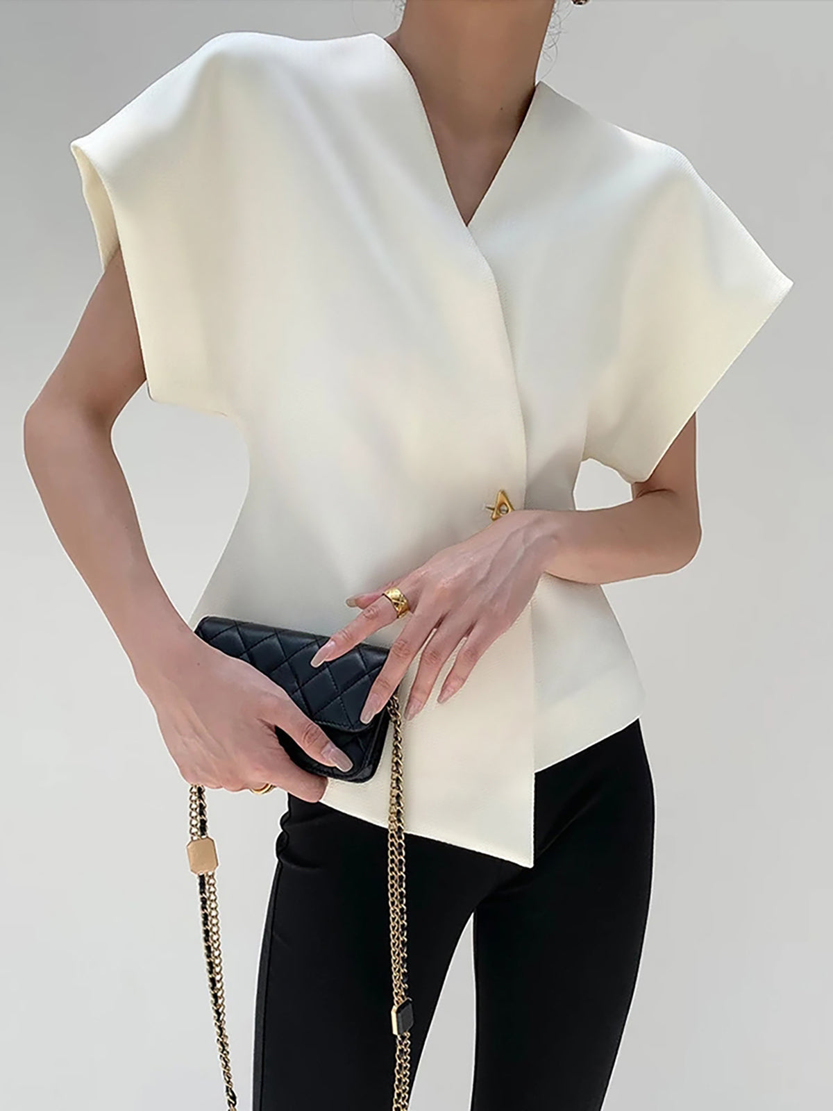 Top da donna con scollo a V elegante - Fluido e raffinato