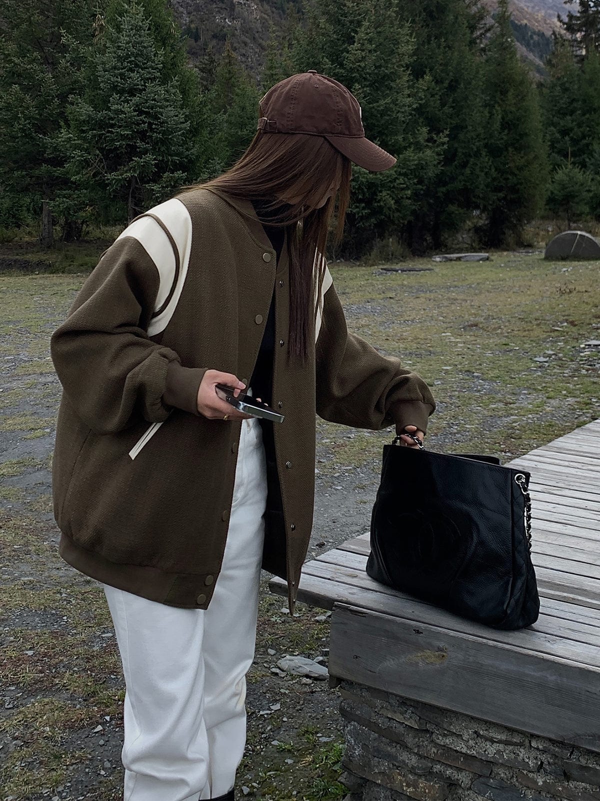 Veste Varsity Rétro Femme – Coupe Décontractée avec Manches à Rayures