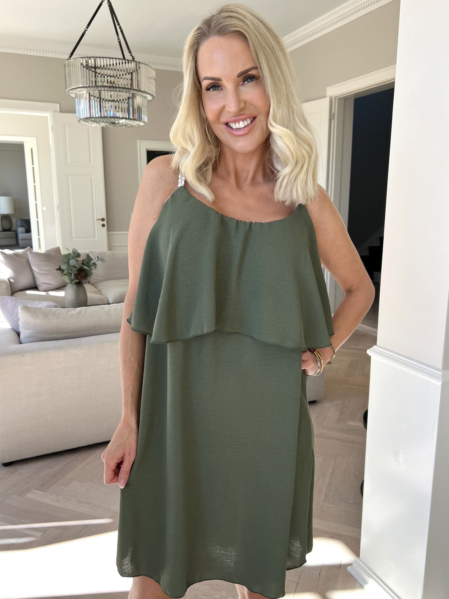 Robe Midi Élégante à Bretelles Fines pour Femme – Confort Léger