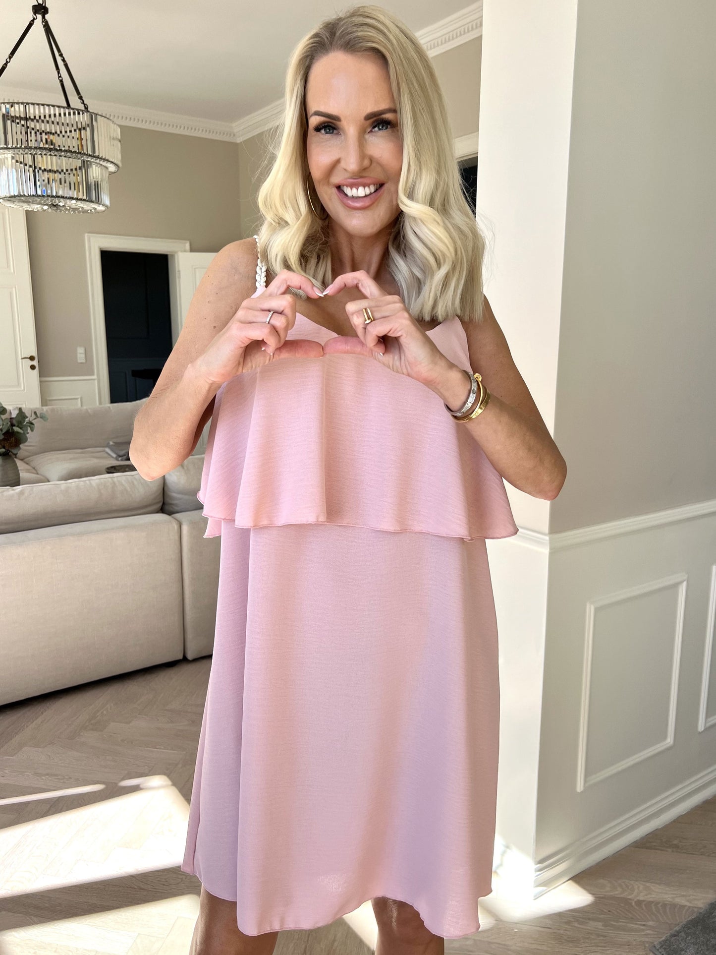 Robe Midi Élégante à Bretelles Fines pour Femme – Confort Léger
