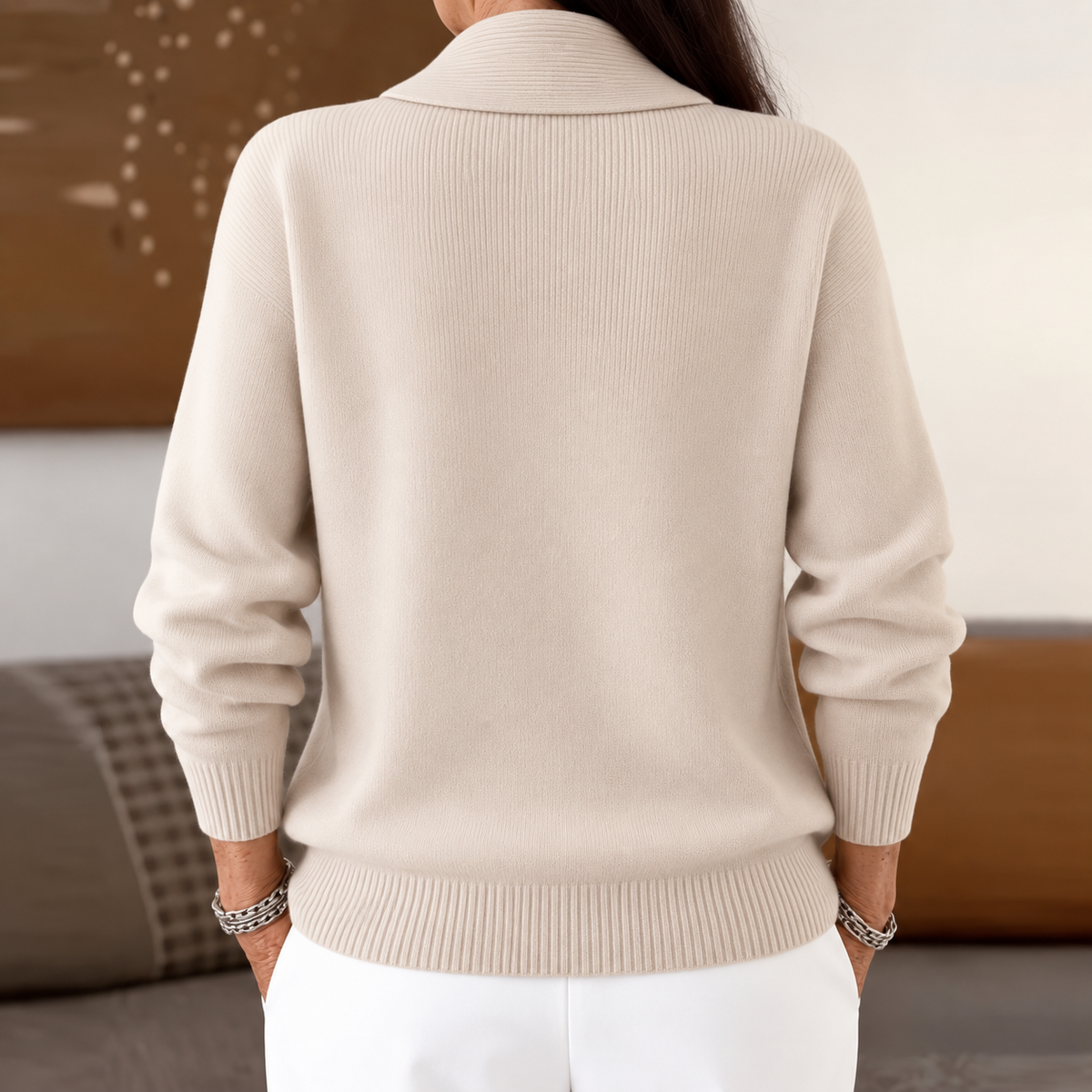 Flatterende og behagelig Clarissa-pullover med V-hals til kvinder