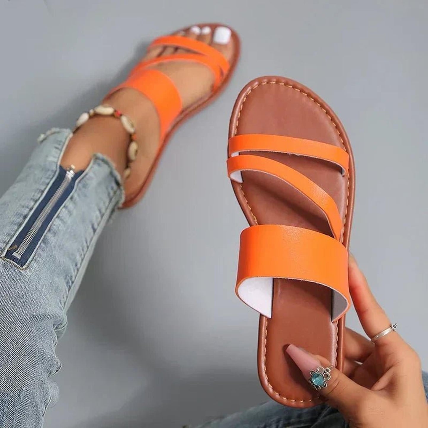 Women's sandals with crossed straps and soft sole - Comfortable and summery