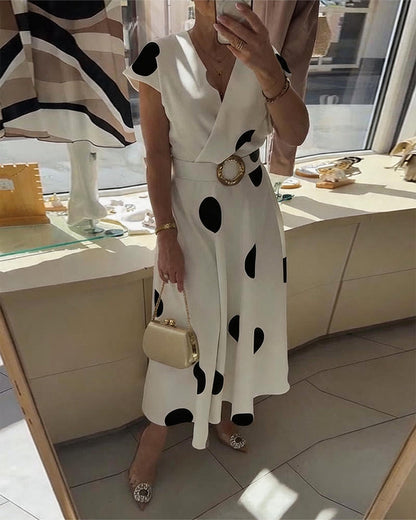 Fitted women's polka dot dress with V-neck - Flattering and feminine