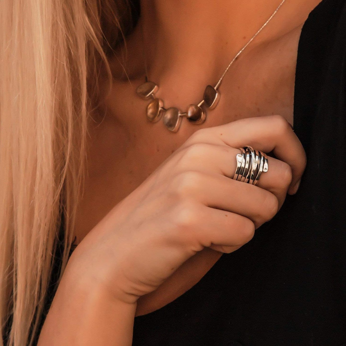 Bague Argentee Multi Rangs Femme Luxe – Style Vintage Elegant et Raffine.