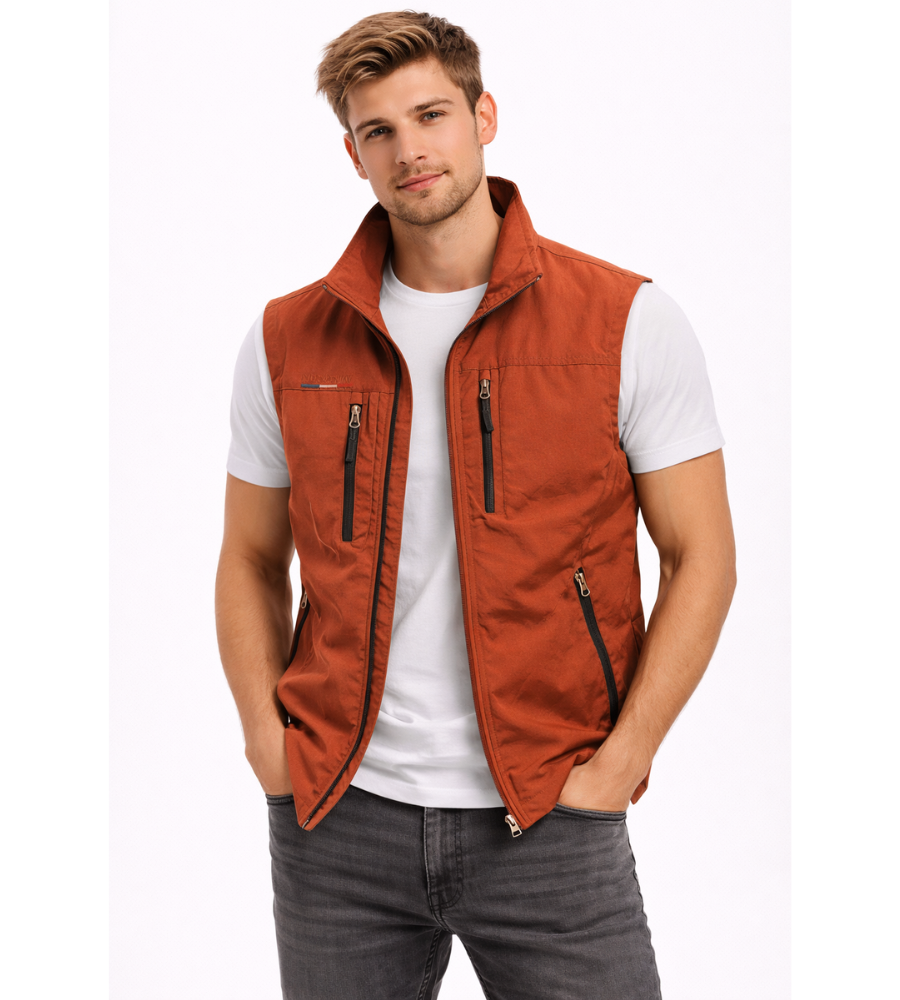 Men's zip-up bodywarmer with stand-up collar - Practical and versatile