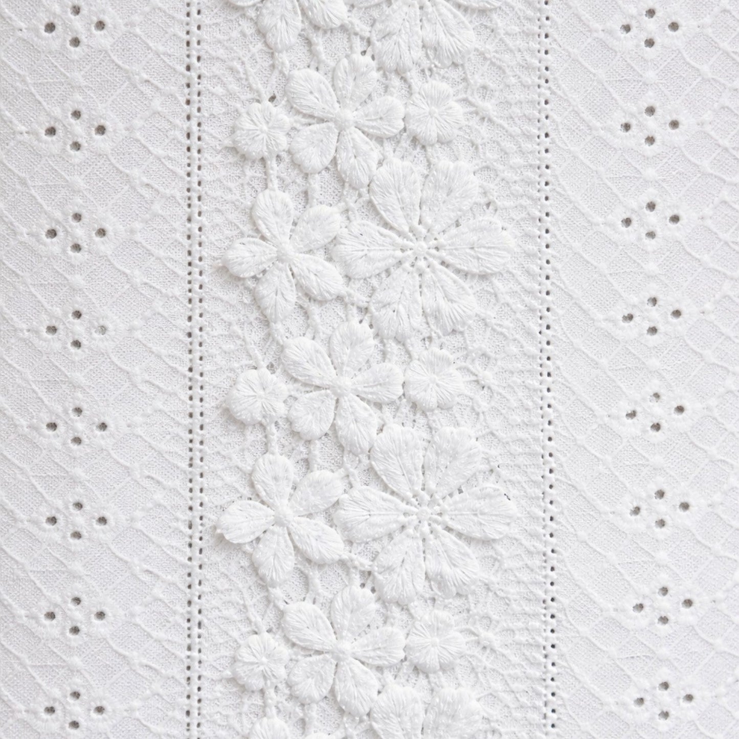 Robe Courte Blanche Femme en Broderie Anglaise – Style Été Sans Manches