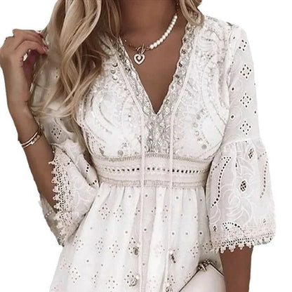 Robe Mini Blanche Brodée Femme – Design Élégant en Dentelle Fine