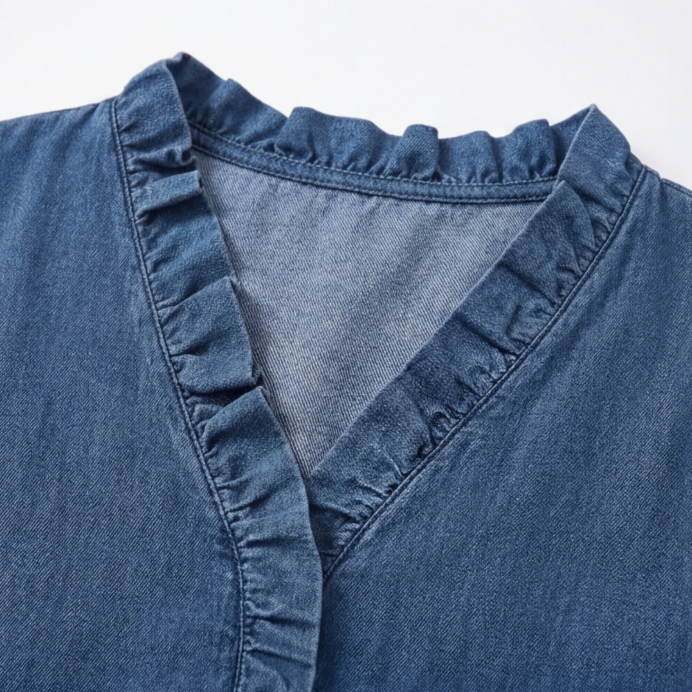 Blusa in denim con scollo a V e volant Vivara - Morbida e femminile