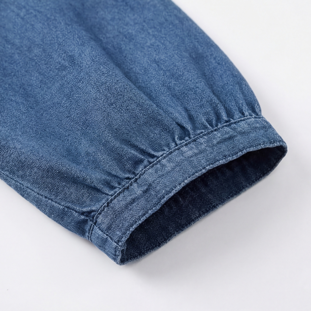Blusa in denim con scollo a V e volant Vivara - Morbida e femminile