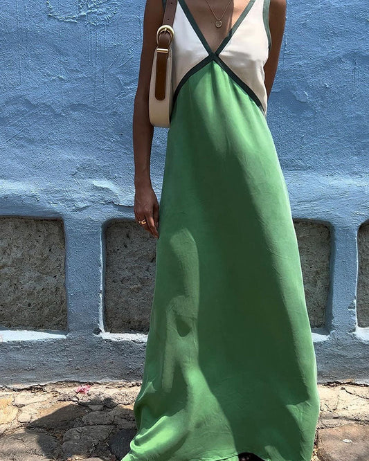 Contrasting long dress for women – Elegant and flowing style for evening wear
