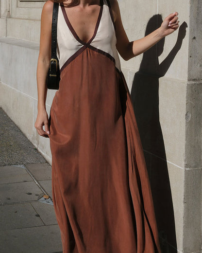 Robe longue contrastée pour femme – Style élégant et fluide pour les soirées