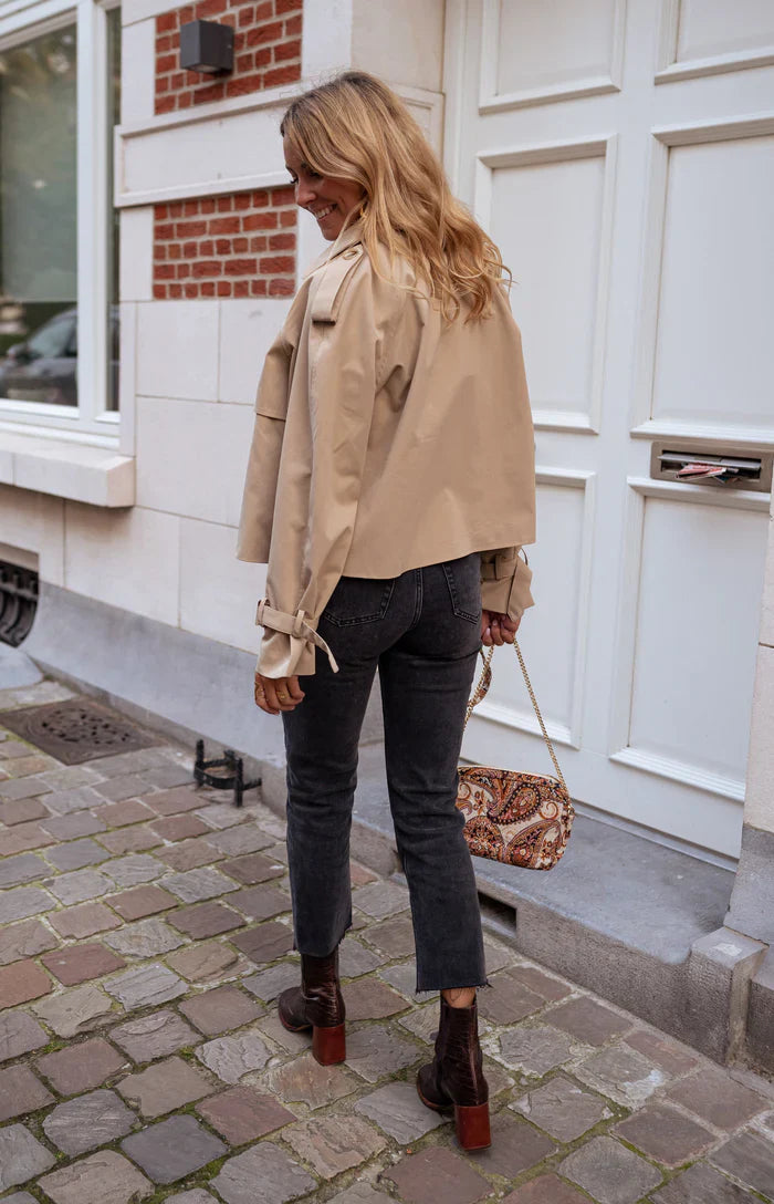 Trench Court Élégant pour Femme – Manteau à Double Boutonnage