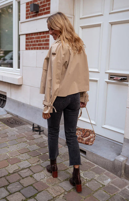 Trench Court Élégant pour Femme – Manteau à Double Boutonnage