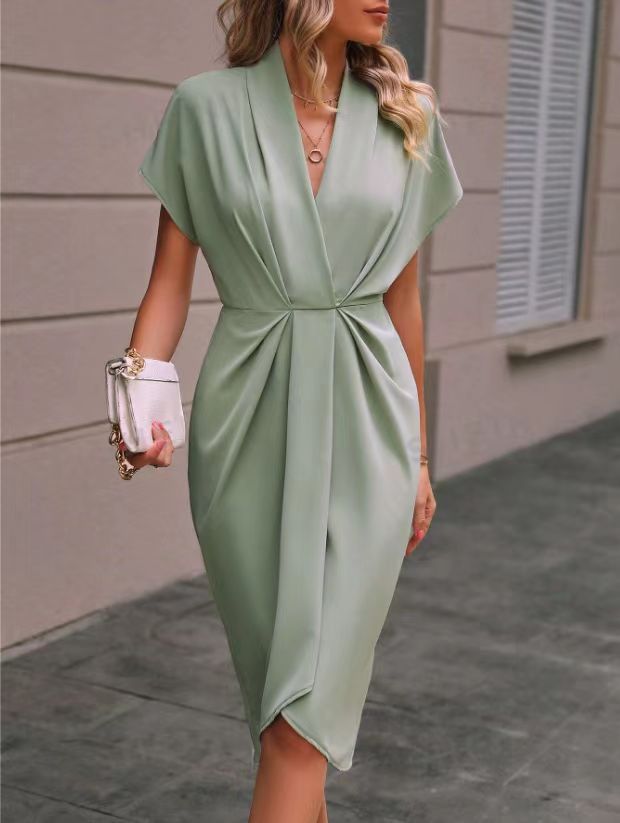 Robe portefeuille mi-longue pour femme avec ceinture nouée et fente élégante