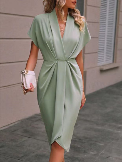 Robe portefeuille mi-longue pour femme avec ceinture nouée et fente élégante
