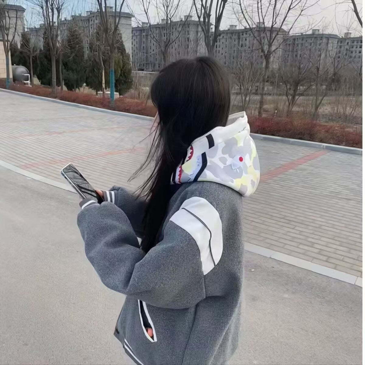 Veste Varsity Rétro Femme – Coupe Décontractée avec Manches à Rayures