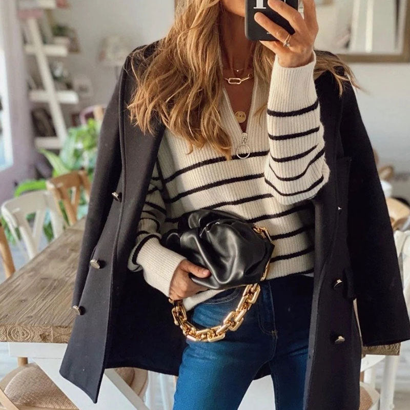 Women's striped sweater with a zip collar - Soft and modern
