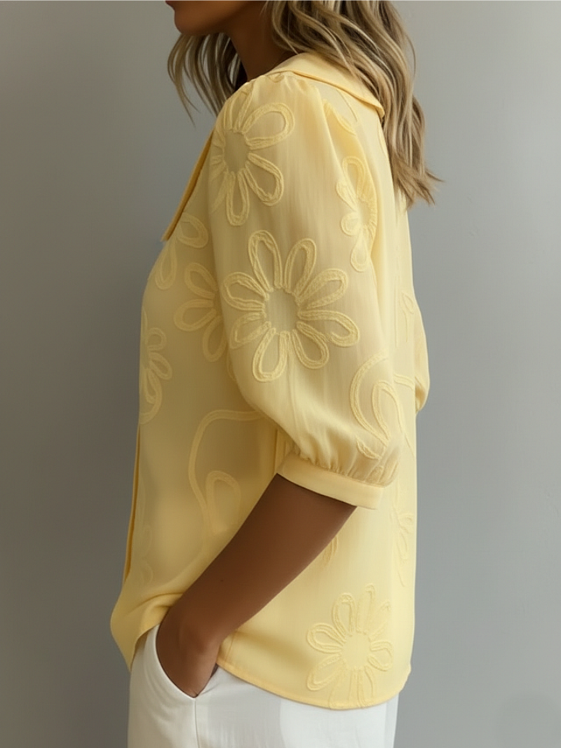 Broderet bluse til kvinder med blomster - Elegant og feminin