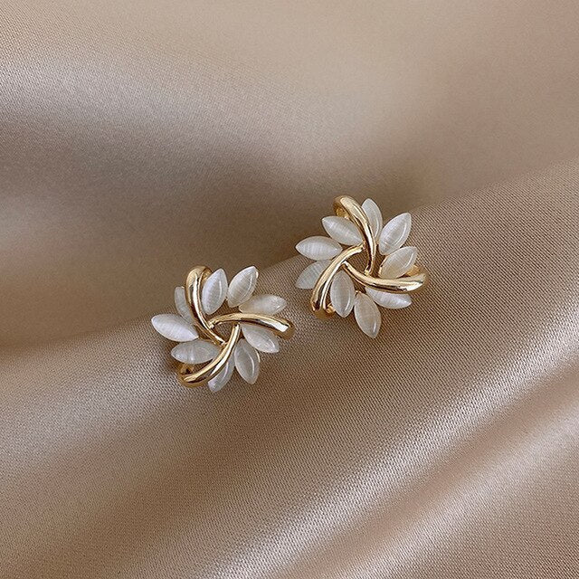 Boucles d Oreilles Opale Blanche Femme Luxe – Style Elegant Raffine et Lumineux.