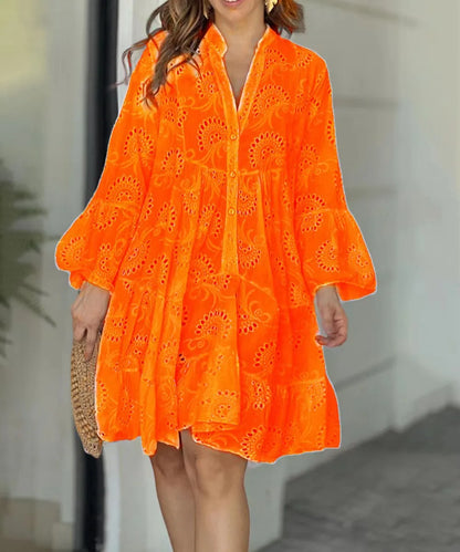 Robe Mini Élegante Femme en Broderie Anglaise – Col V Bohème avec Boutons et Manches Évasées