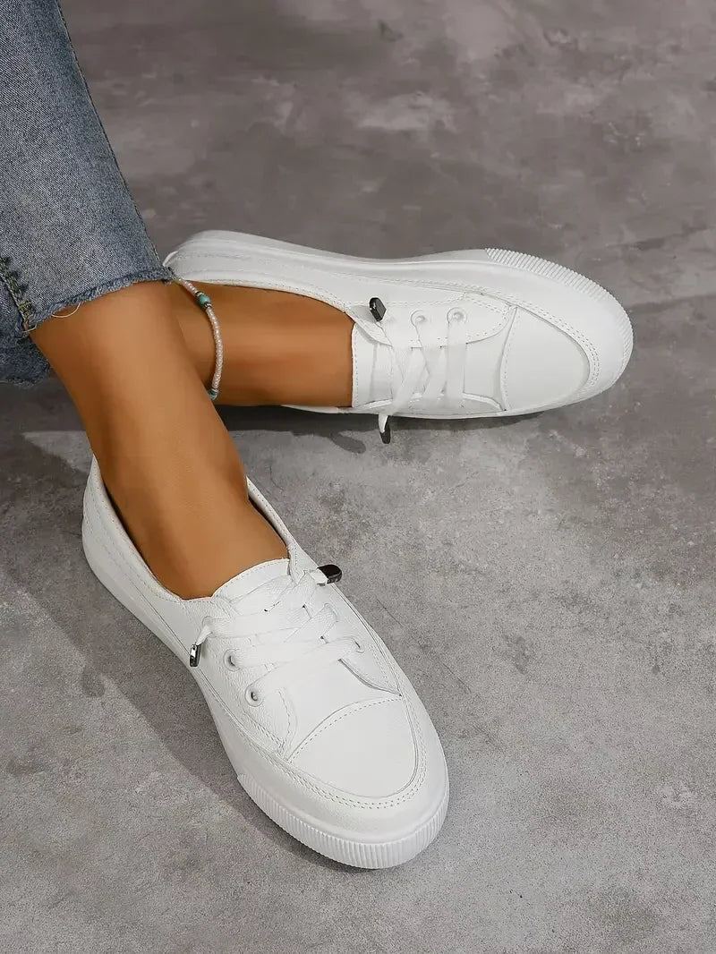 Baskets plates décontractées à bout rond pour femmes avec lacets